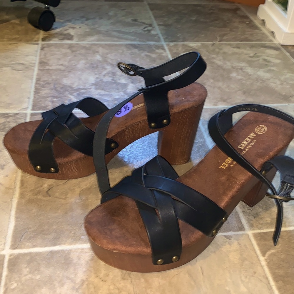 Black casual heel size 8.5